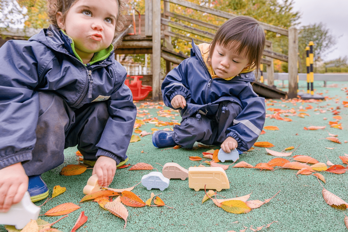 Masinute - set de joaca senzoriala - Yellow Door - Publisol.ro