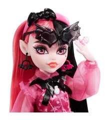 Monster high papusa draculaura cu animalut si accesorii, Mattel - Publisol.ro