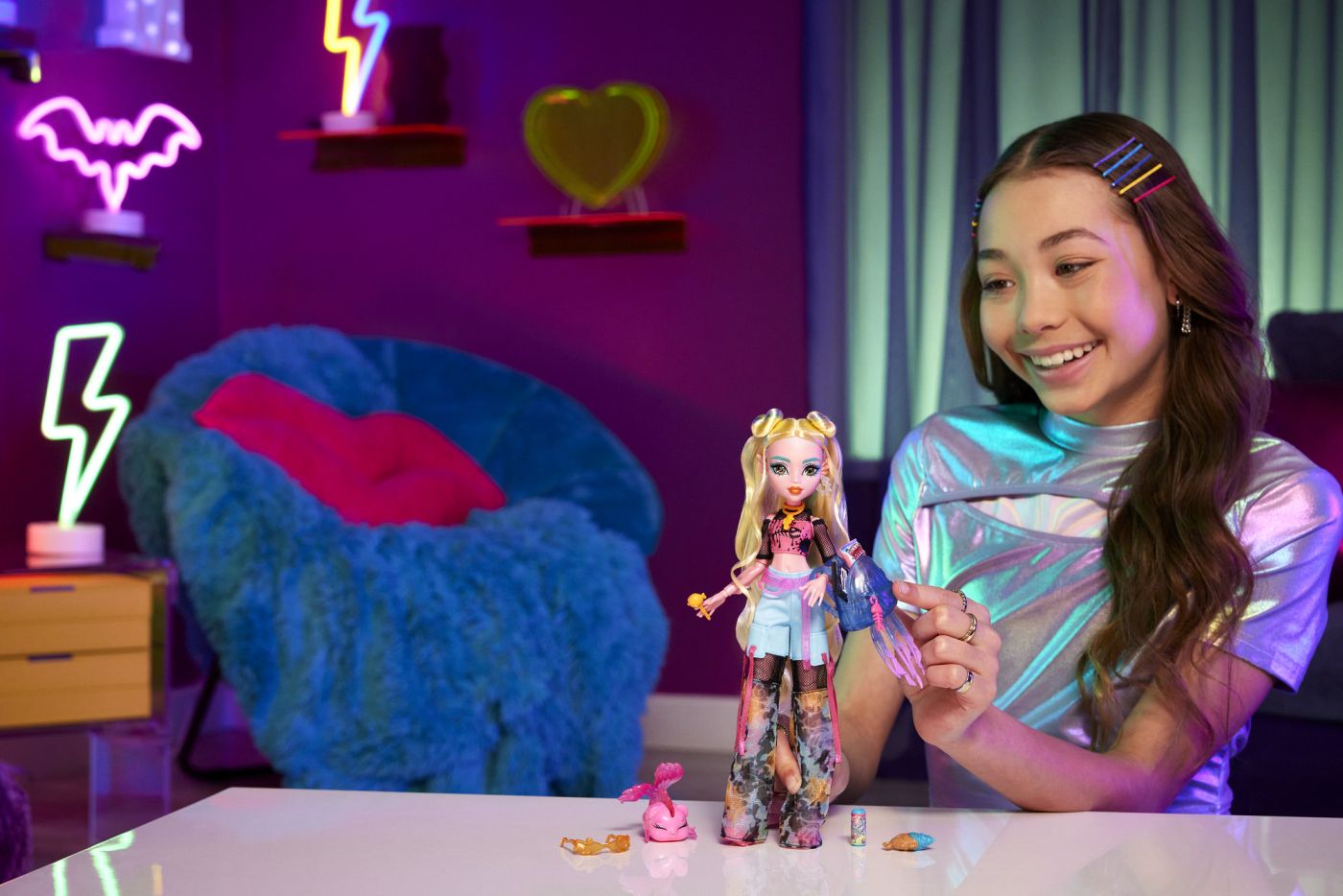 Monster high papusa Lagoona blue si pestisorul Neptuna - Publisol.ro