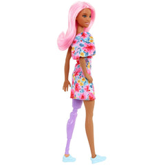 Papusa barbie fashionista cu par roz si picior protetic, Mattel - Publisol.ro