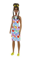 Papusa barbie fashionista satena cu ochelari de soare galbeni, Mattel - Publisol.ro