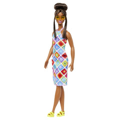 Papusa barbie fashionista satena cu ochelari de soare galbeni, Mattel - Publisol.ro