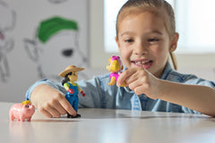 Patrula catelusilor set figurine eroi de salvare skye si farmer yumi - Publisol.ro