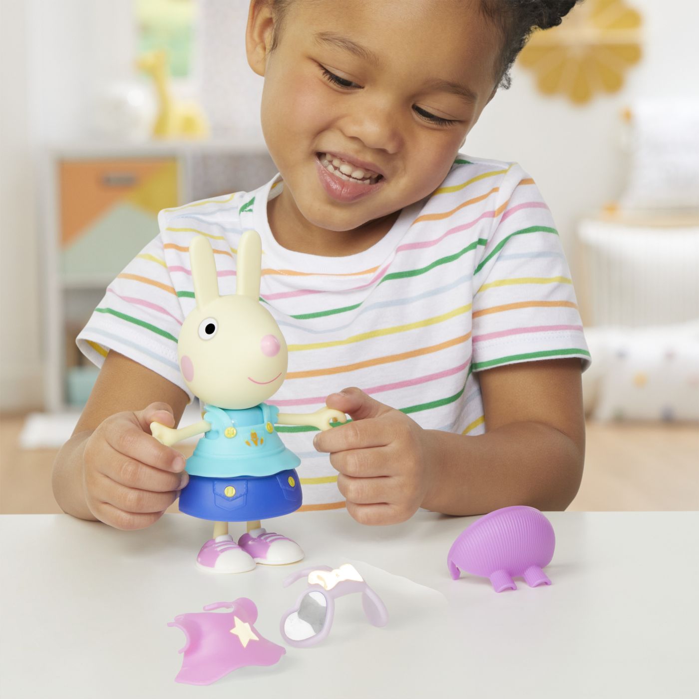 peppa pig set figurina si accesorii vestimentare iepurasul rebecca 15cm, Hasbro - Publisol.ro