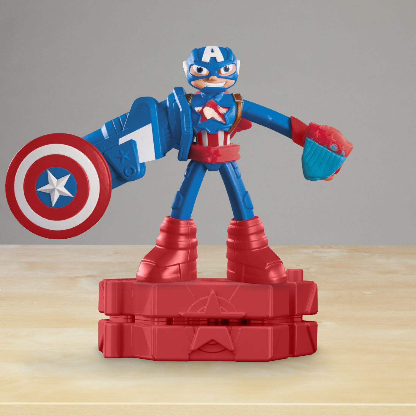 Play-doh marvel figurina flexibila cu accesorii captain america 10cm, Hasbro - Publisol.ro
