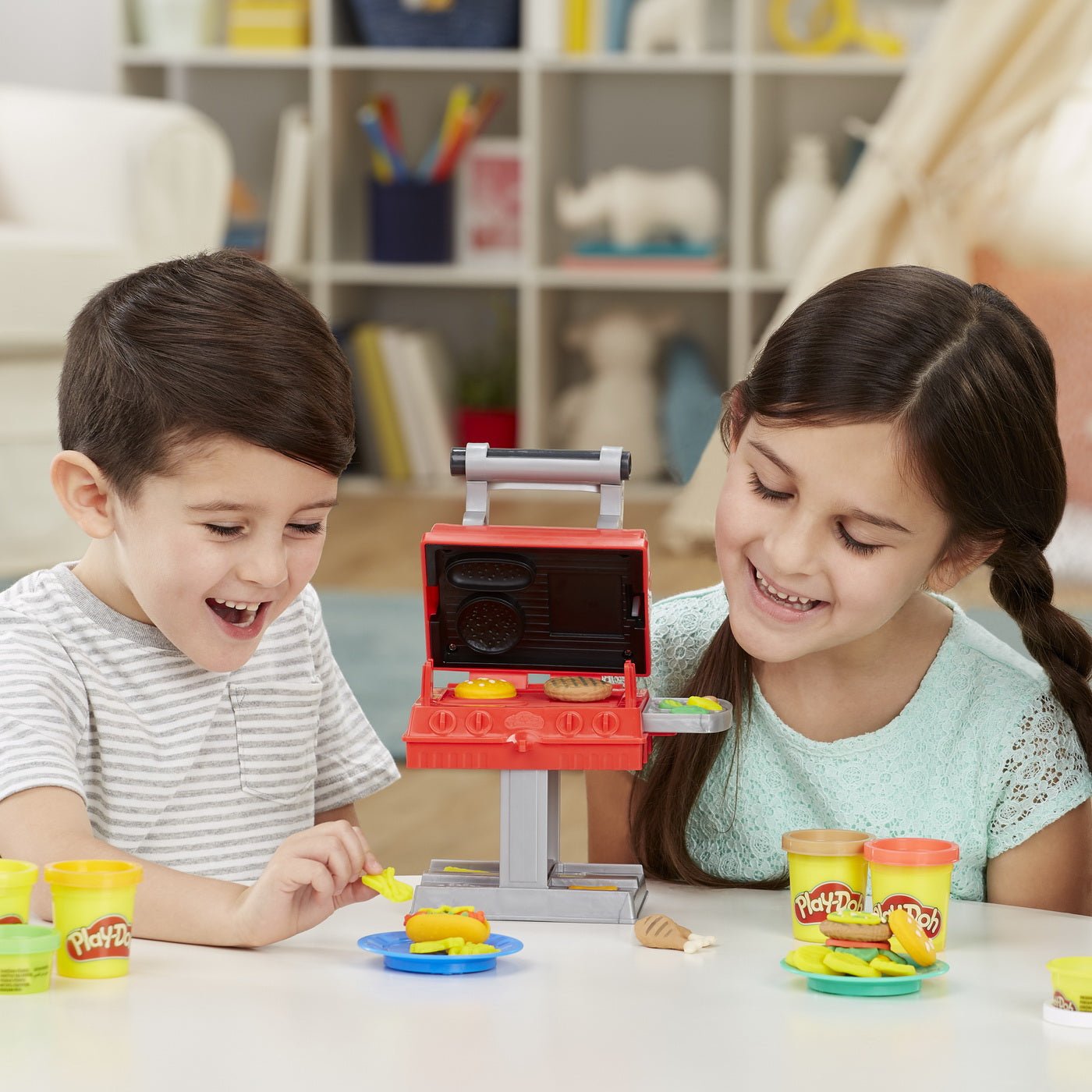 Play-doh set gratar cu forme si stampile, Hasbro - Publisol.ro