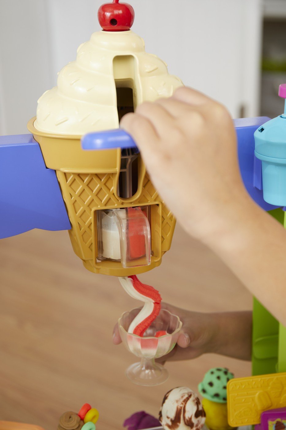 Playdoh camion de inghetata , Hasbro - Publisol.ro