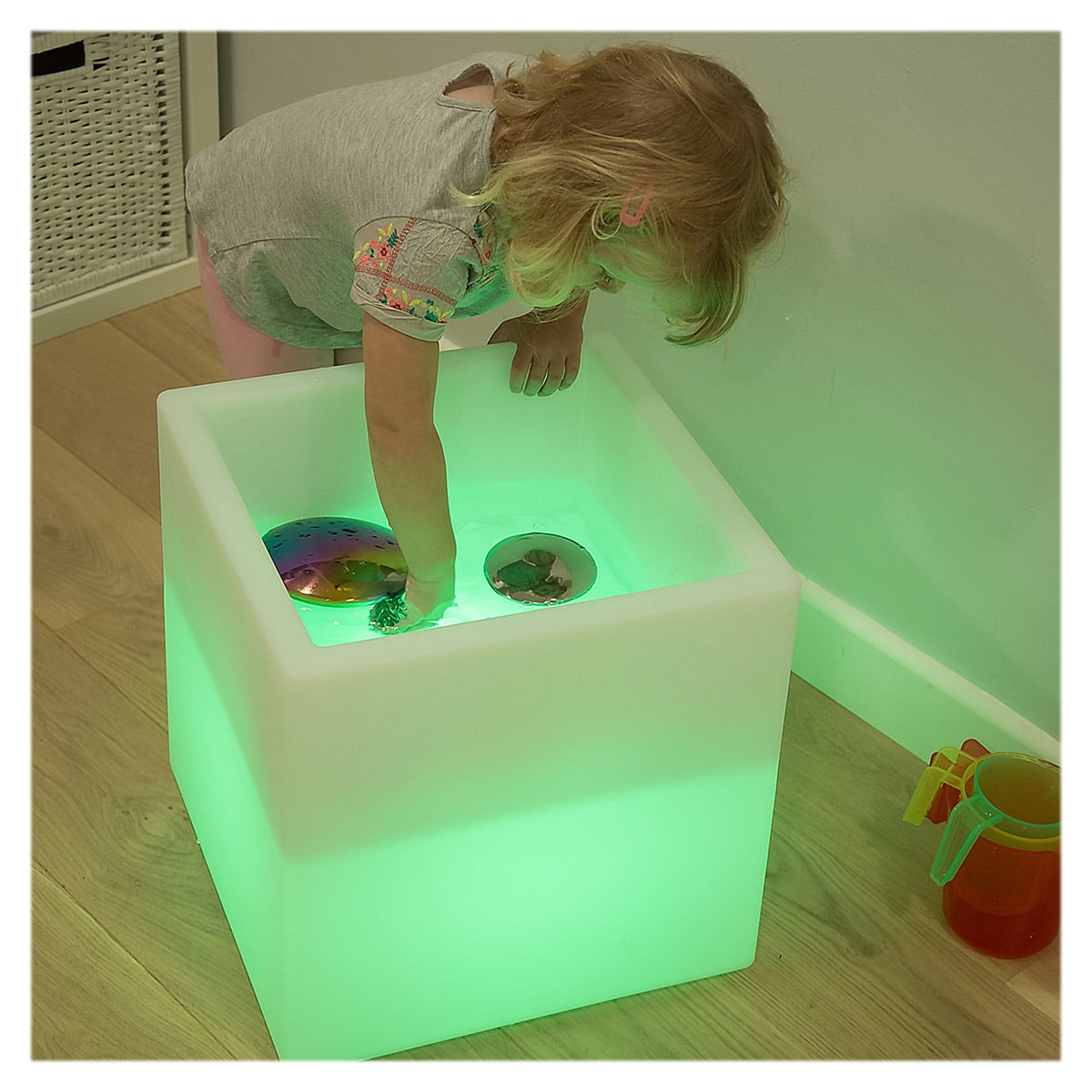 Sensory Cube, cub luminos pentru activitati, TickiT - Publisol.ro