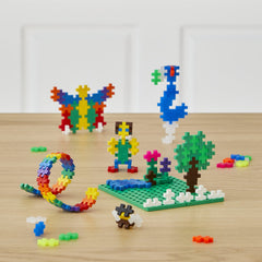 Set constructie Plus - Plus, 600 piese, portabil, in cutie metalica, culori standard - Plus Plus - Publisol.ro