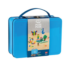 Set constructie Plus - Plus, 600 piese, portabil, in cutie metalica, culori standard - Plus Plus - Publisol.ro