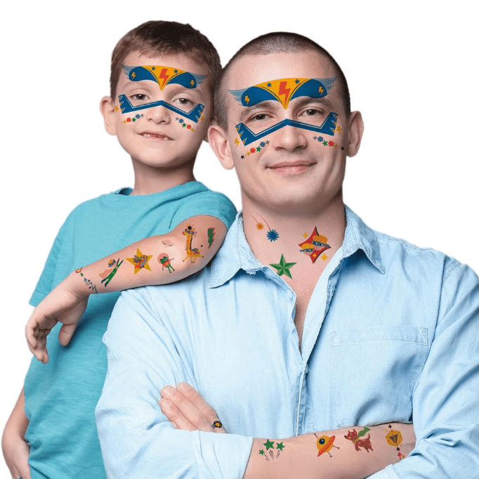 Set stickere si tatuaje pentru fata , Super eroi - Avenir - Publisol.ro