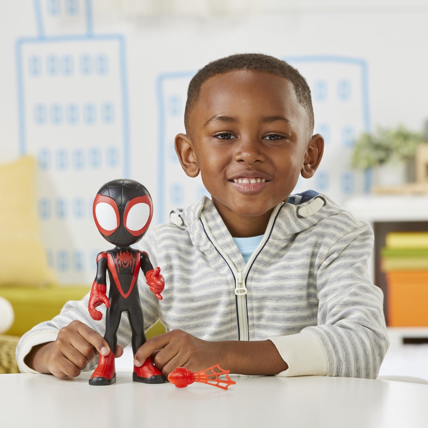 Spidey prietenii extraordinari figurina miles morales spider man supradimensionata 22.8cm, Hasbro - Publisol.ro