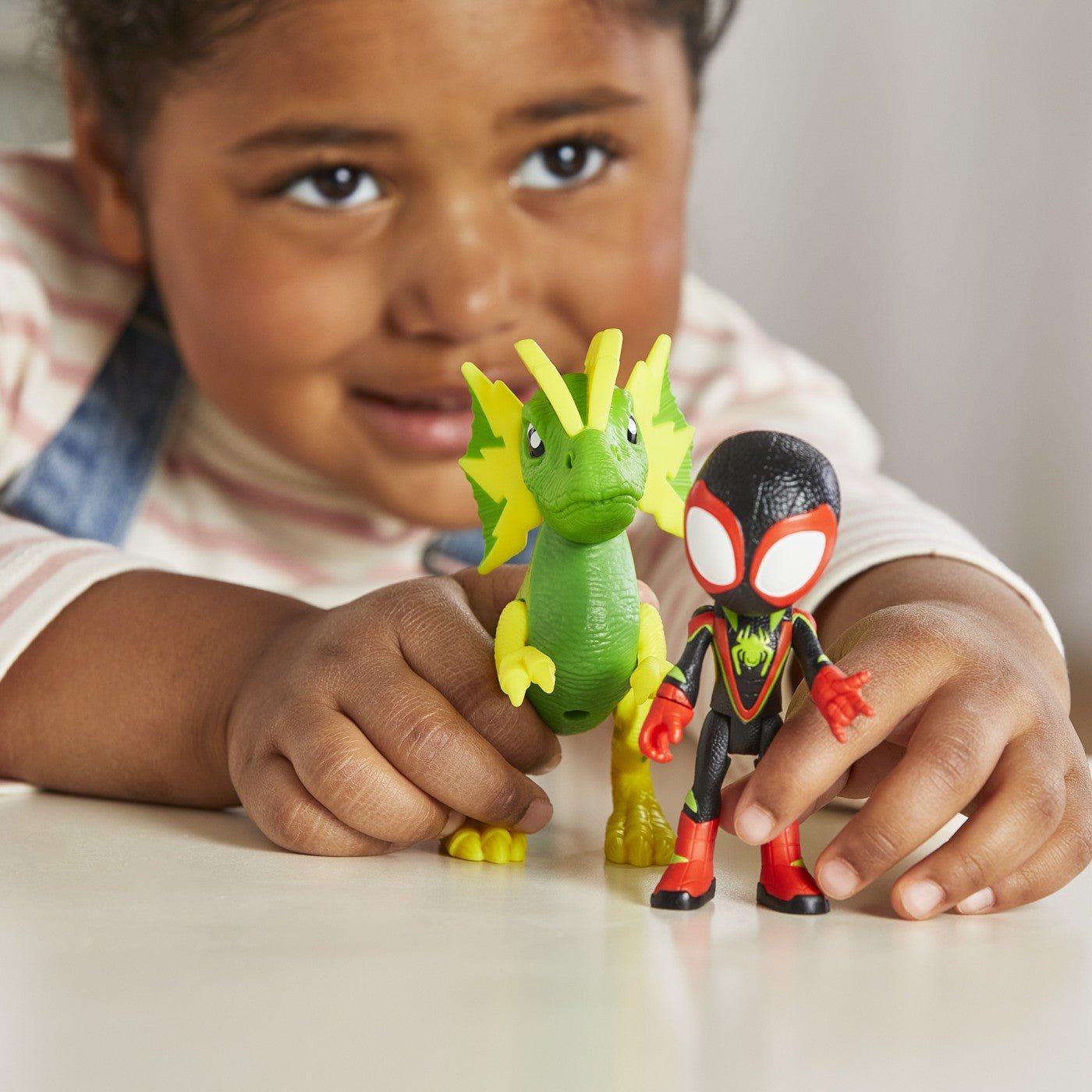 Spidey si prietenii marvel dino webs miles spin morales si marvel's electrosaurus, Hasbro - Publisol.ro