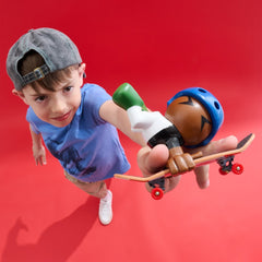 Tech dech sk8 crew pachet 2 seturi placa si figurina 9.6cm sapca neagra si casca albastra, Spin Master - Publisol.ro