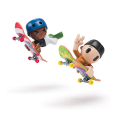 Tech dech sk8 crew pachet 2 seturi placa si figurina 9.6cm sapca neagra si casca albastra, Spin Master - Publisol.ro