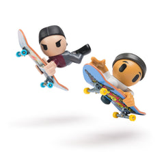 Tech dech sk8 crew pachet 2 seturi placa si figurina 9.6cm sapca neagra si casca neagra, Spin Master - Publisol.ro
